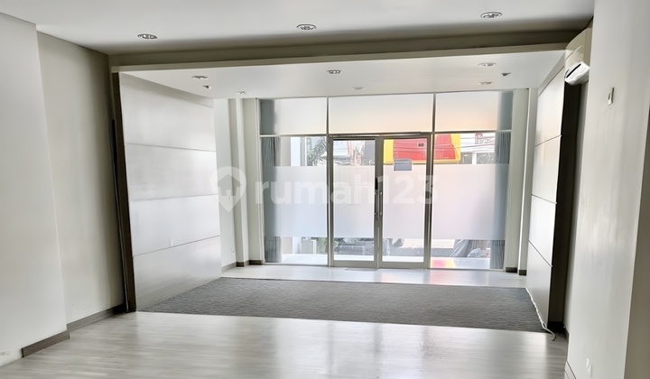 Disewakan! Ruko Siap Huni Strategis untuk Bisnis di Alam Sutera Disewakan! Ruko Siap Huni Strategis untuk Bisnis di Alam Sutera