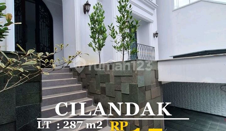 Luxury House With a Comfortable Environment in Cilandak, South Jakarta