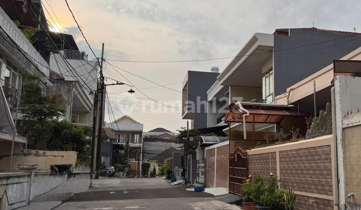 Cheap House, Land Area Calculated 220 SHM in Pluit