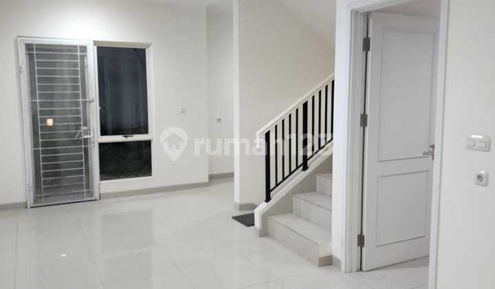 For Rent Cheap 2-Storey House in Bahana Suvarna Sutera, Neat & Well-Maintained 2