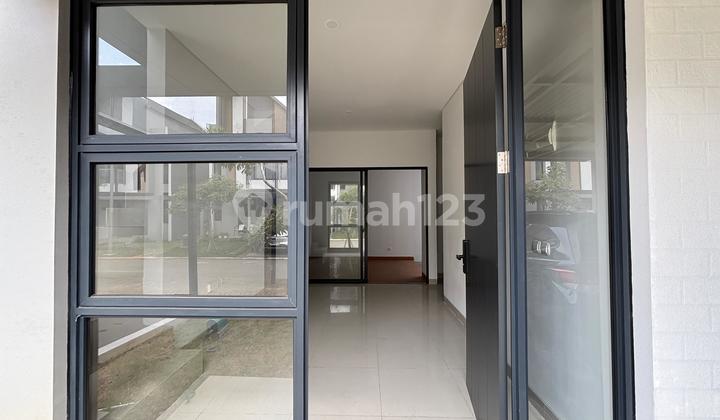 Disewakan Rumah Rapi Bersih 2 Lantai 4 Kamar Di Yuthica Bsd City 2