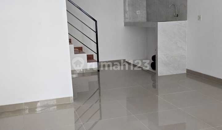 Dijual Rumah Baru 3 Lantai di Tanjung Duren 2