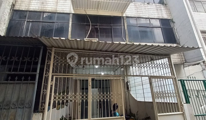Dijual Cepat Ruko di Gajah Mada. Luas 4X15m