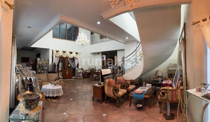 Rumah Mewah di Setra Duta