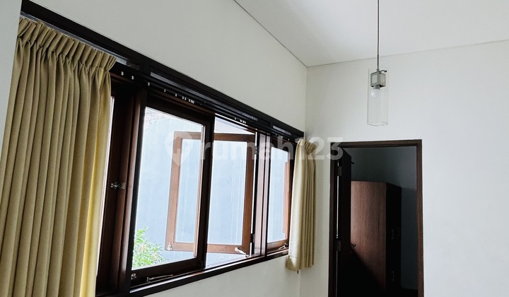 Disewakan Rumah 2 Lantai di Setiabudi 2