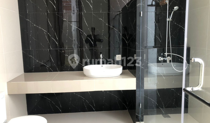 For Sale: Modern Ready-to-Occupy House in Setiabudi For Sale: Modern Ready-to-Occupy House in Setiabudi