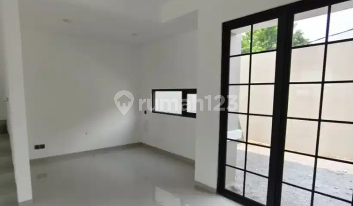 Luxurious 2-Story House in the Cool Wing Setiabudi Location 2