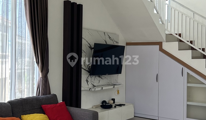 Dijual Rumah 2 Lantai Siap Huni Lokasi Strategis 2