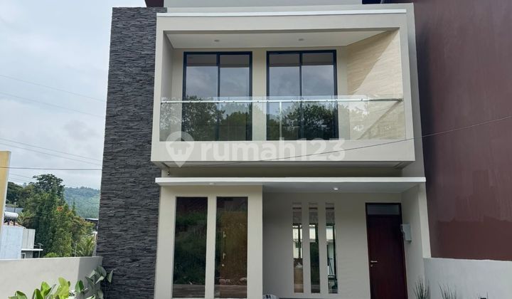 Rumah Baru Modern Dalam Cluster Nyaman dan Aman di Dago Bandung Sudah SHM Bagus