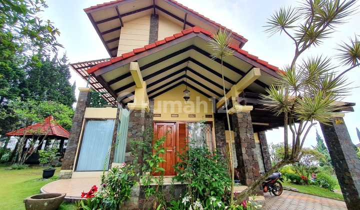 Villa Asri Nyaman di Villa Istana Bunga Lembang SHM