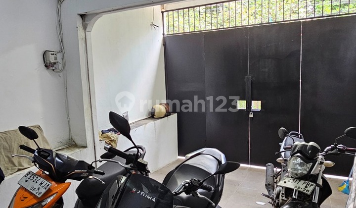 Active Boarding House in Gerlong Tonggoh Bandung, Strategic Location Near Various Campuses. 2