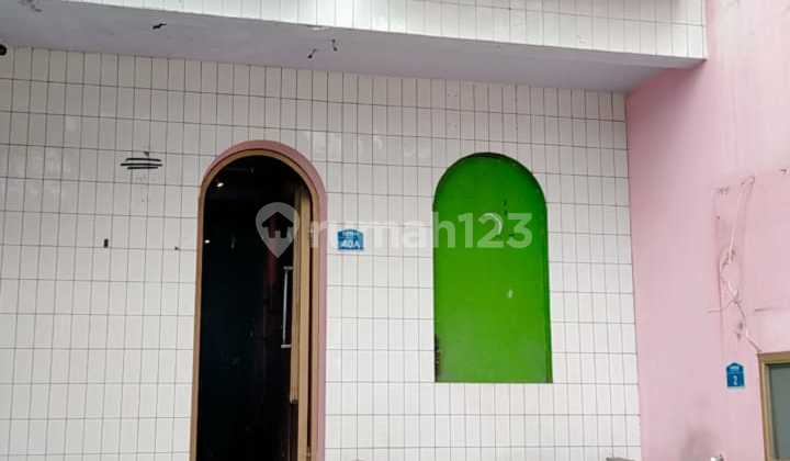 Strategic Shop House in Gegerkalong Suitable for Various Businesses Such as Cafe, Office, and More Strategic Shop House in Gegerkalong Suitable for Various Businesses Such as Cafe, Office, and More