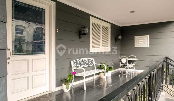 Rumah Mewah Kompleks Alamanda Dago Permai Full Furnished 3 Lantai SHM Bagus Rumah Mewah Kompleks Alamanda Dago Permai Full Furnished 3 Lantai SHM Bagus