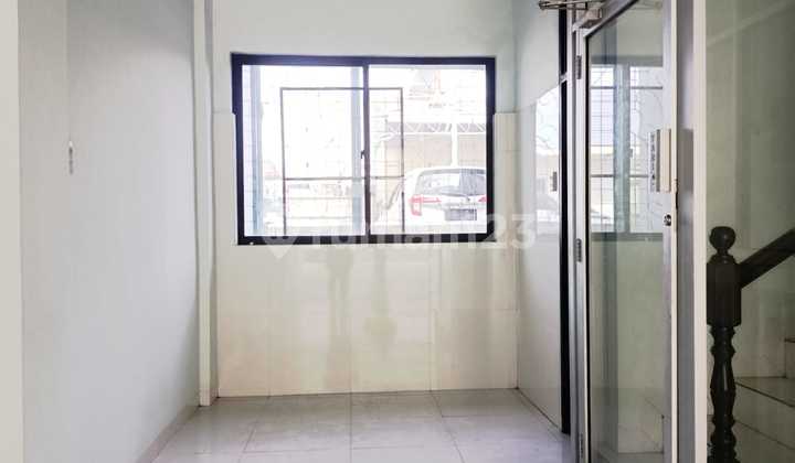 Strategic 5-Story Shophouse on Jalan Pangeran Jayakarta, South Mangga Dua 2