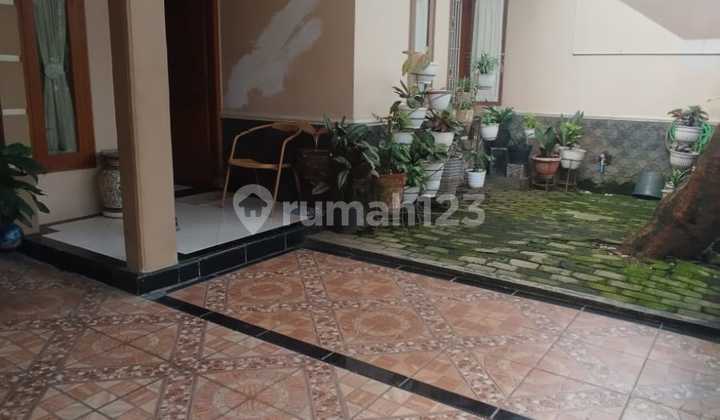Dijual Cepat Rumah Tengah Kota Depok 2 Lantai Rapih dan Siap Huni 2
