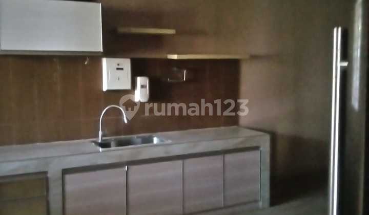 Dijual /.Di sewakan  Rumah  Mewah ,bisa buat kantor juga  dan  strategis  di Perumahan  Bintara Bekasi Barat  2