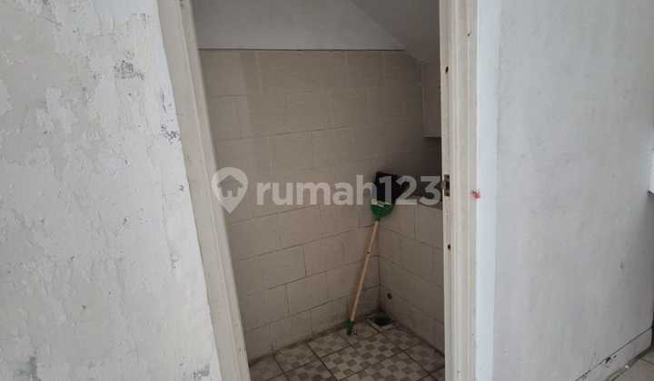 For Rent: Ready-to-Use Shophouse ESTE SQUARE 4 floors, Merr, East Surabaya. For Rent: Ready-to-Use Shophouse ESTE SQUARE 4 floors, Merr, East Surabaya.