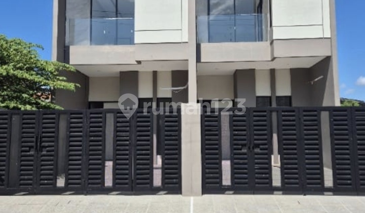 DIJUAL CEPAT 2 RUMAH KEMBAR BARU SIAP HUNI Tenggilis Mejoyo dekat UBAYA, Surabaya Timur