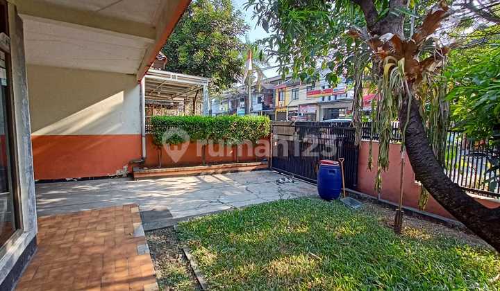 For Sale, Business-Suitable House Near Griya Yogya Antapani