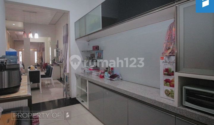 Rumah Hook Cantik Siap Huni Kompleks Nyaman