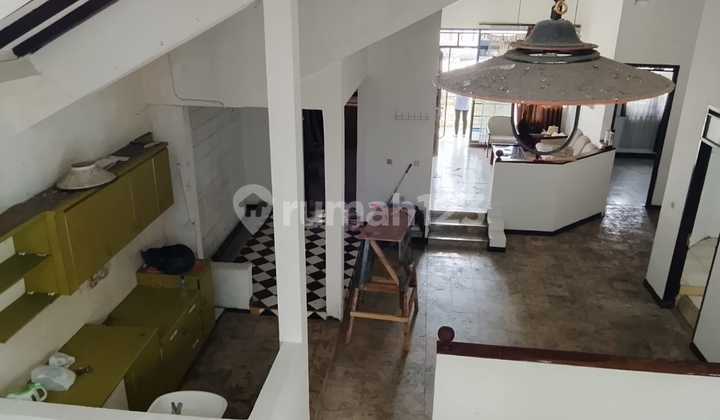 Disewakan Rumah dengan Halaman Luas di Lokasi Strategis 2