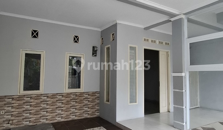 Rumah Siap Huni Dalam Kompleks di Antapani
