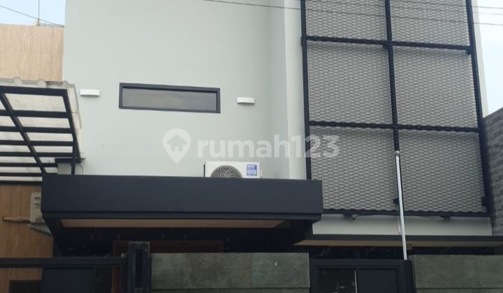 Two-Story House for Sale in Simpang Darmo Permai, Surabaya 2