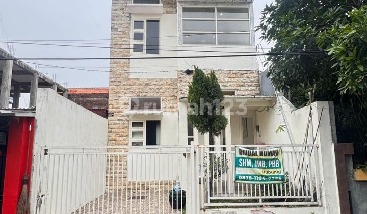 House For Sale Via Auction On Karangan Jaya 2 Street, Babatan Wiyung