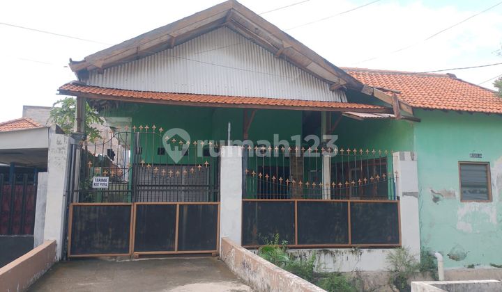 Dijual Rumah Kost - Surabayasurabaya (Tengah Kota)Cocok untuk Investasi, Lokasi Strategis dan Akses ke Mana-Mana Dekat.