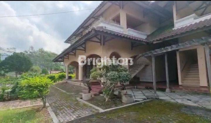 VILLA DI JL BUKIT BERBUNGA MALANG 1