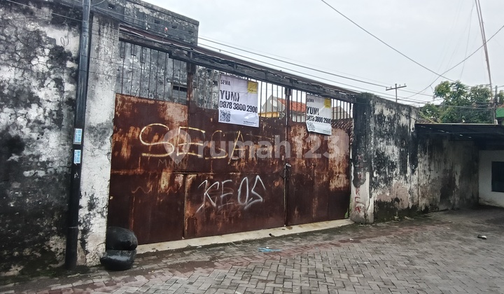 Kapasan Kenjeran Area Warehouse on Ngaglik Street Surabaya Flood-Free