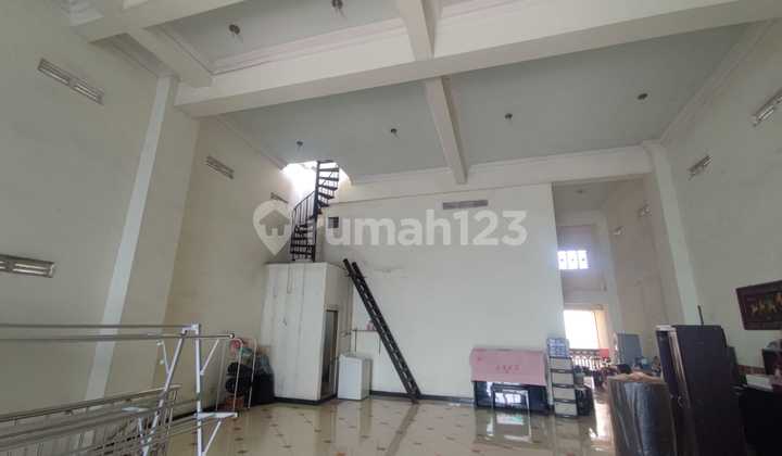 Dijual atau Disewakan Rumah dan showroom di Pusat Kota Jalan Diponegoro, Surabaya Pusat 2