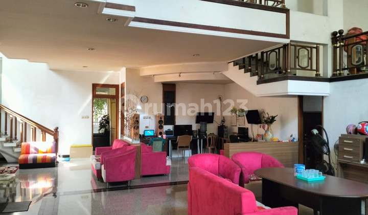 Dijual Rumah Komersial Bagus di Jalan Untung Suropati, Surabaya Pusat