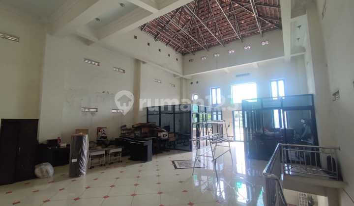 Dijual atau Disewakan Rumah dan showroom di Pusat Kota Jalan Diponegoro, Surabaya Pusat