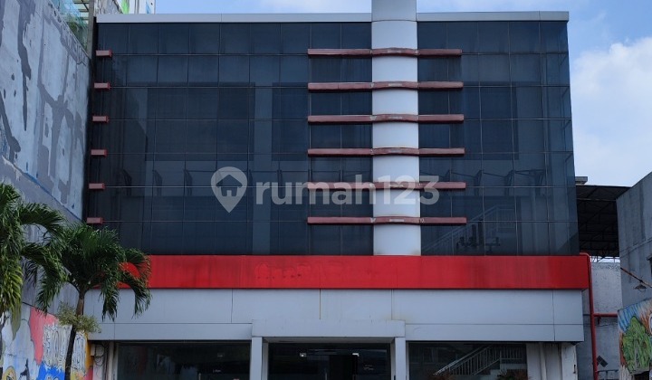 Translation to English: "For Sale: Shop/Office Located on S. Parman Street, Malang City" 2