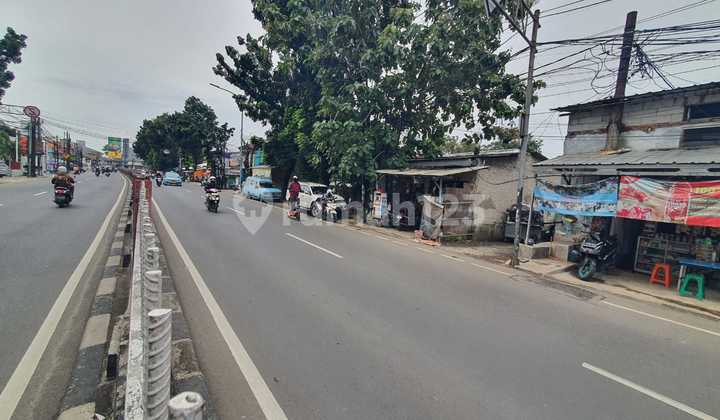 Strategic House by the Main Road in East Jakarta 2