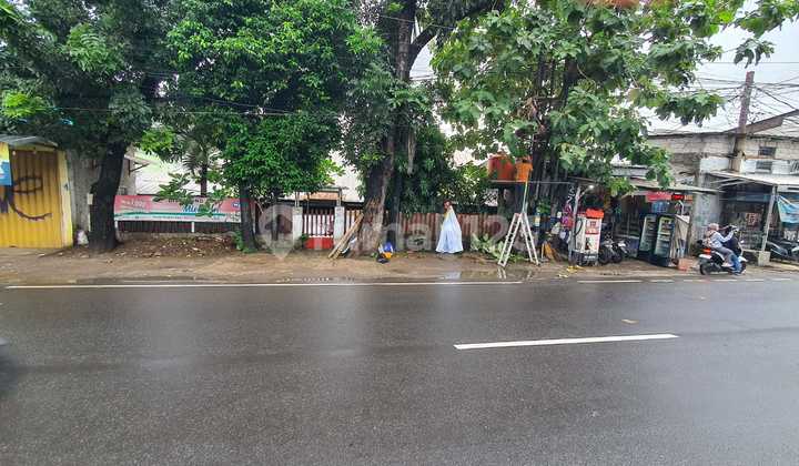 Strategic House by the Main Road in East Jakarta