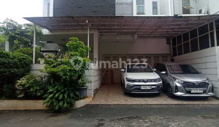 Rumah Mewah Swiming Pool di Komplek Elid Billy Moon