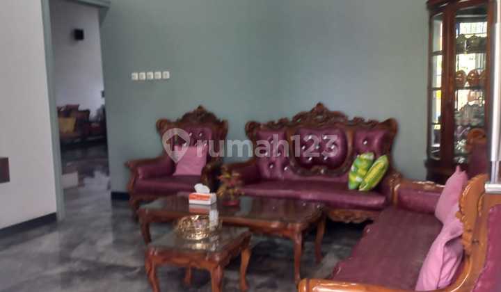 A large house with many rooms and a garden, providing a cool and peaceful atmosphere, perfect for you. 2