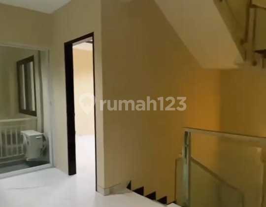 Rumah Mewah 4 Lantai Semi Furnished Siap Menjadi Milik Anda di Kelapa Gading 2