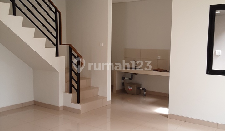 Viola New City Cluster House, Kelapa Gading, a 3-Story House with an Attic Room and a Corner/Hook Position, Featuring Higher Wall Heights Equipped with Wide Window Openings to Maximize Natural Lighting and Air Circulation. Equipped with 2