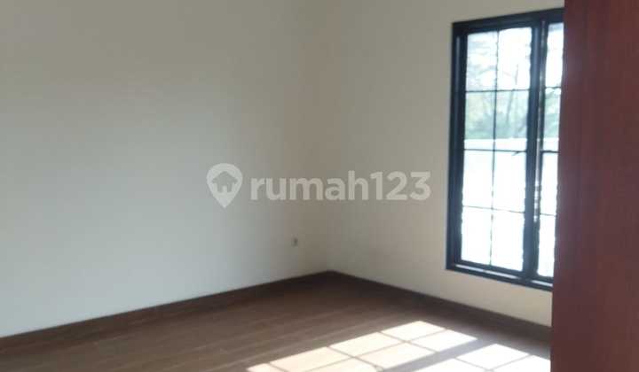 Newly Built Large House, Suitable For Large Families With Large Parking Capacity Fits Up To 6 Cars. 2