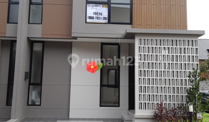 Rumah Cluster Viola New City Kelapa Gading Rumah 3 Lantai dengan Attic Room serta Posisi Hook / Sudut, Ketinggian Dinding yang Lebih Tinggi Dilengkapi dengan Bukaan Jendela Lebar yang Memaksimalkan Pencahayaan Alami dan Sirkulasi Udara. Dilengkapi dengan 
