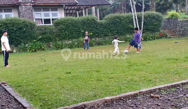 3-Bedroom Villa in Cisarua with Swimming Pool