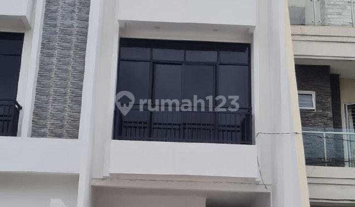 Rumah Baru 4 Lantai Bebas Banjir di Taman Ratu R2326 Rumah Baru 4 Lantai Bebas Banjir di Taman Ratu R2326