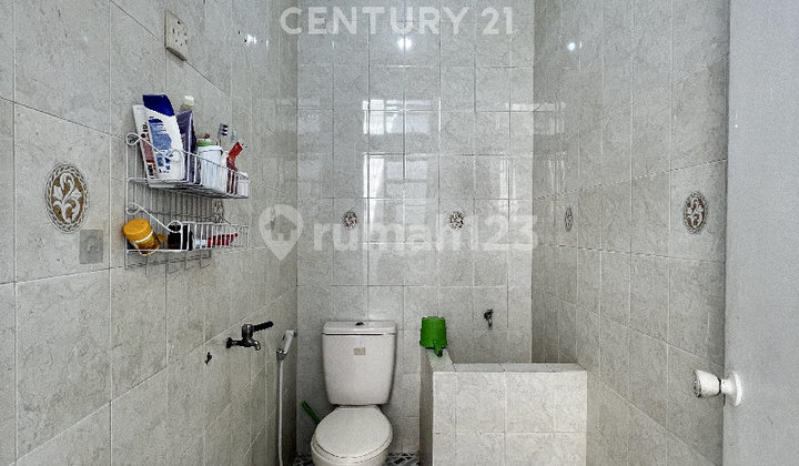 Semi-Furnished and Ready-to-Occupy Atmosphere Villa House in Pulomas R2317