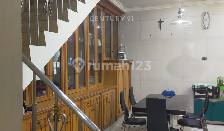 Rumah Strategis One Gate Akses Di Sunter Indah R2244 2