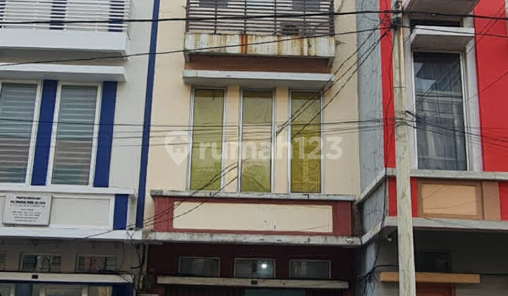 2.5-Storey Shophouse Near Soetta Airport in Benda Tangerang R2306 1