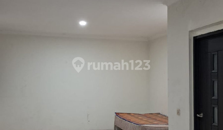 Rumah 2 Lantai Semi Furnished Siap Huni di Karawaci S9479 2