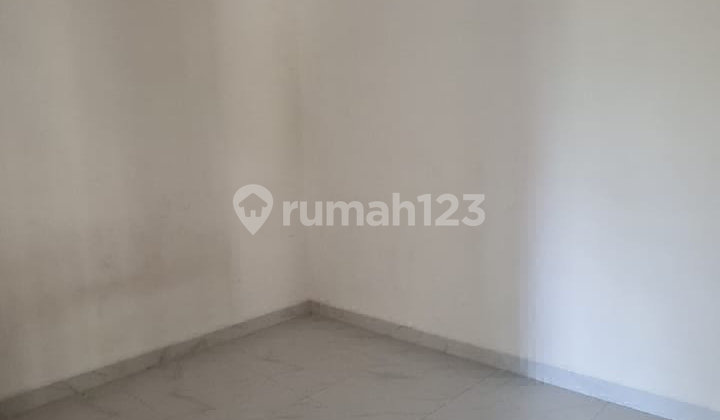 2-Story Corner House Hoek Lavon Swancity R2242 2
